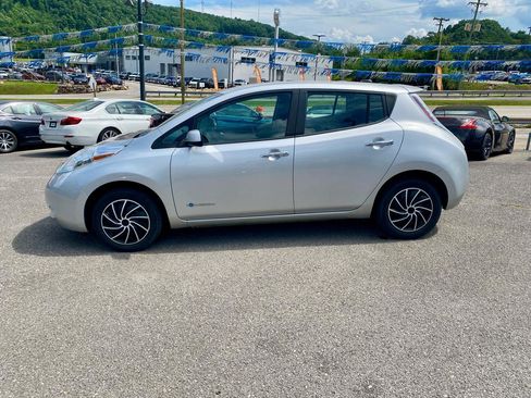 Used 2015 Nissan Leaf S w/ Charge Package FWD image 3