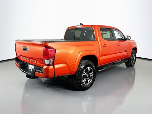 Used 2017 Toyota Tacoma TRD Off-Road image 8