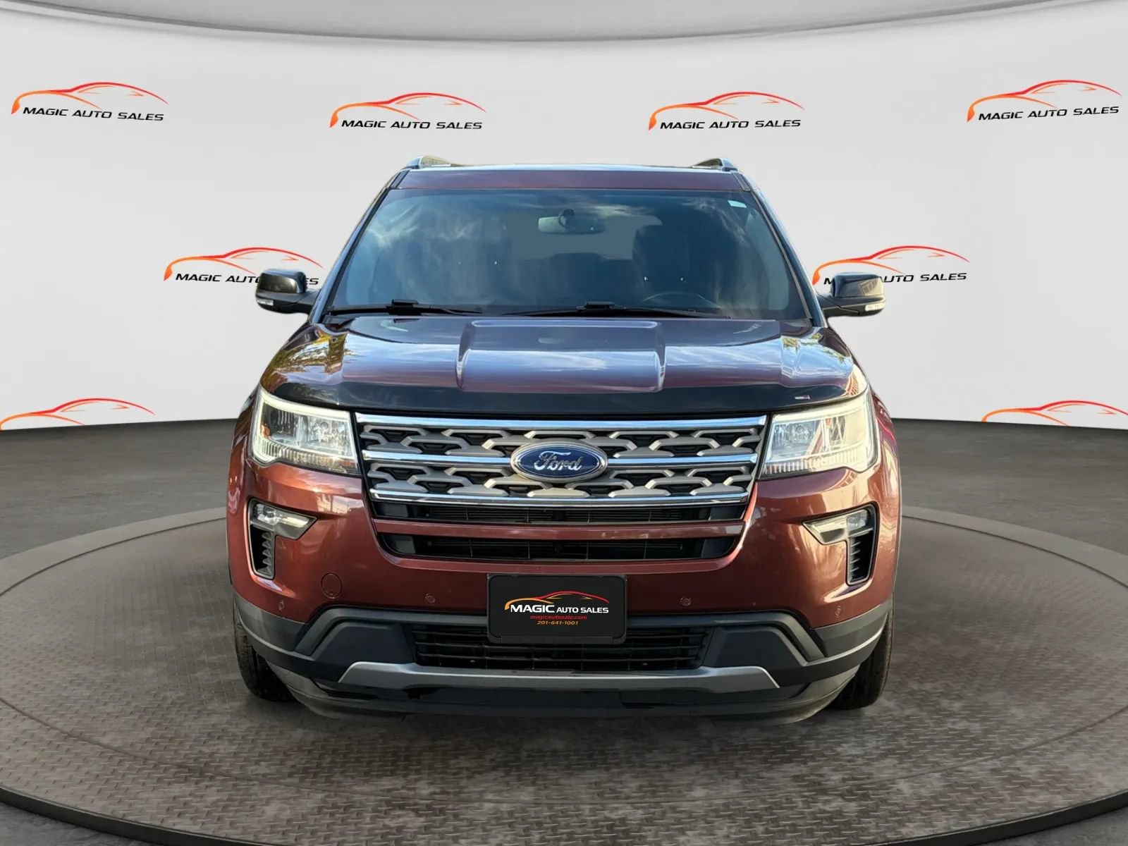 Used 2018 Ford Explorer XLT w/ Equipment Group 201A AWD/4WD image 3