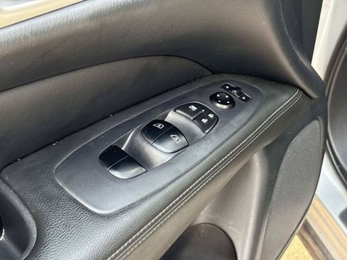 Used 2019 Nissan Pathfinder SV AWD/4WD image 13