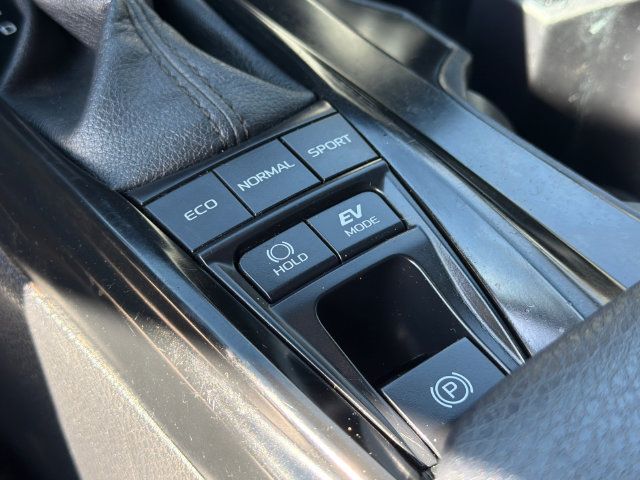 Used 2025 Toyota Camry SE w/ Convenience Package FWD image 28
