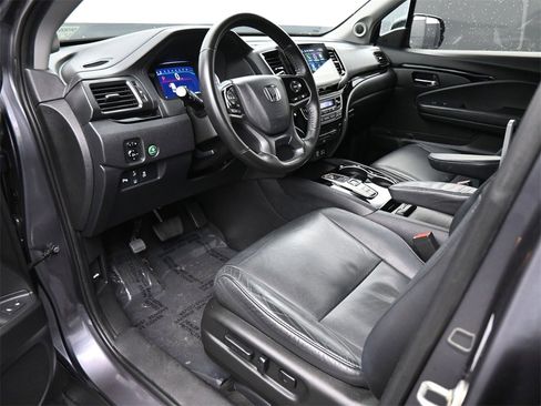 Used 2019 Honda Pilot Touring image 2