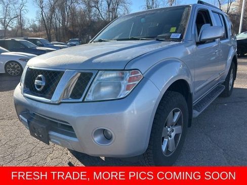 Used 2011 Nissan Pathfinder SV image 1
