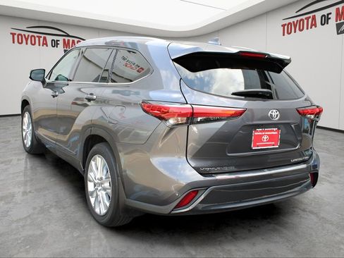 Used 2023 Toyota Highlander Limited image 3