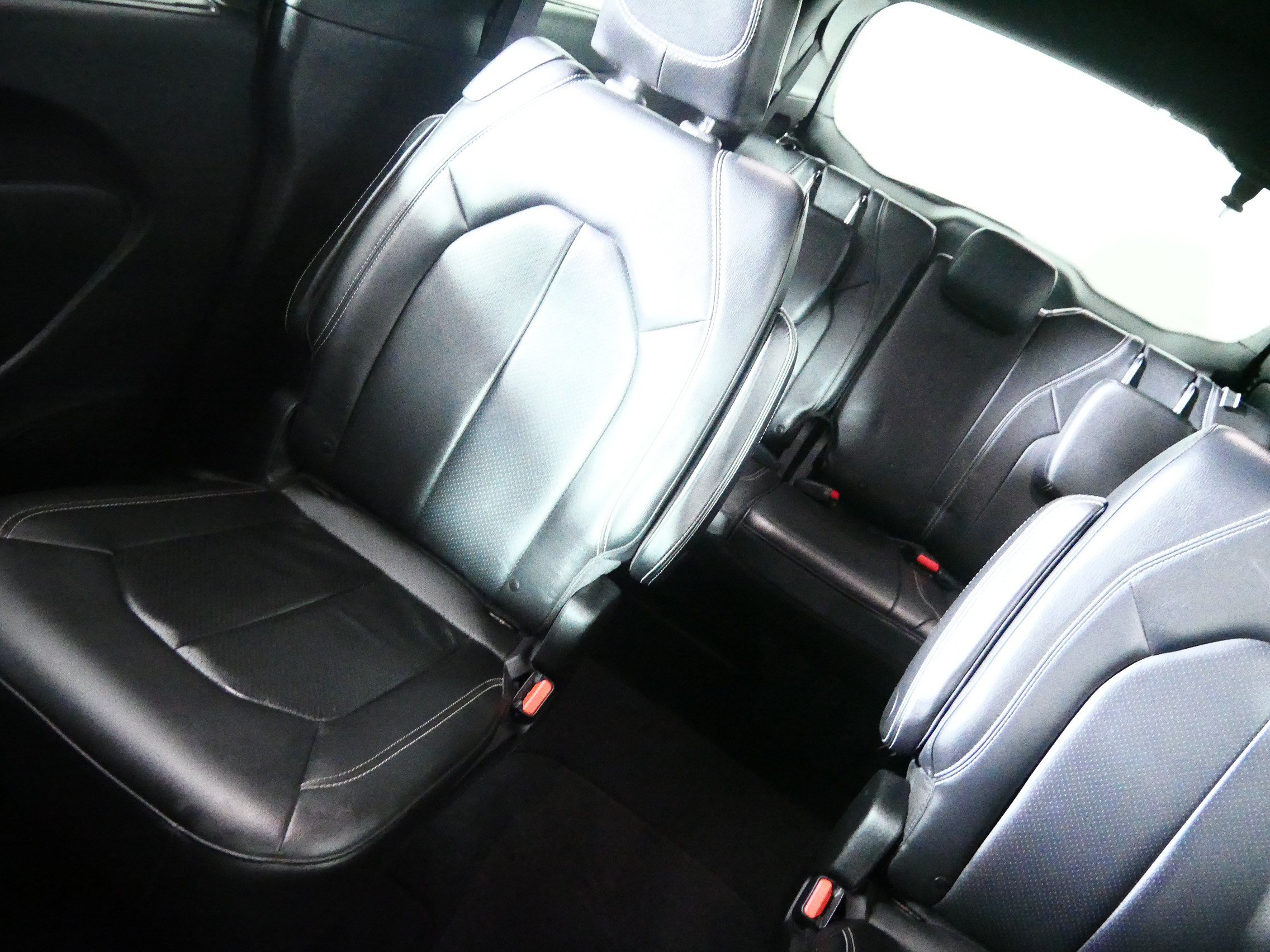 Used 2020 Chrysler Pacifica Touring-L FWD image 12