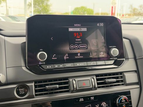 Used 2025 Nissan Pathfinder S image 17