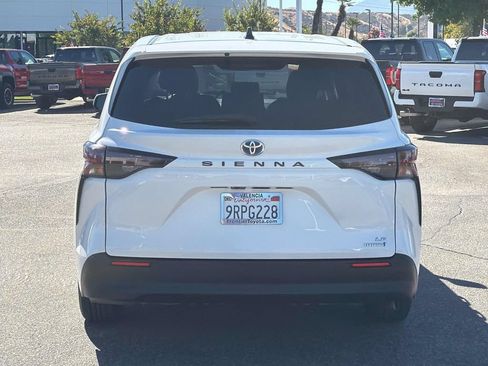 Certified 2023 Toyota Sienna LE FWD image 4