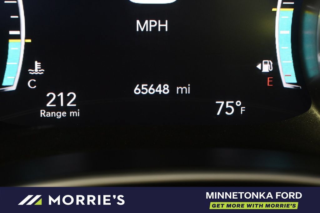 Used 2017 Chrysler Pacifica Limited FWD image 33