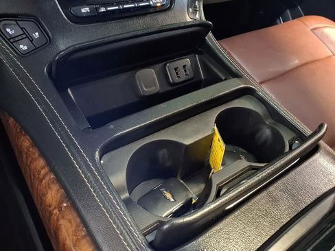 Used 2020 Chevrolet Suburban Premier w/ Premier Plus Edition image 27