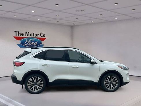 Certified 2020 Ford Escape Titanium w/ Titanium Premium Package 2.0 AWD/4WD image 4