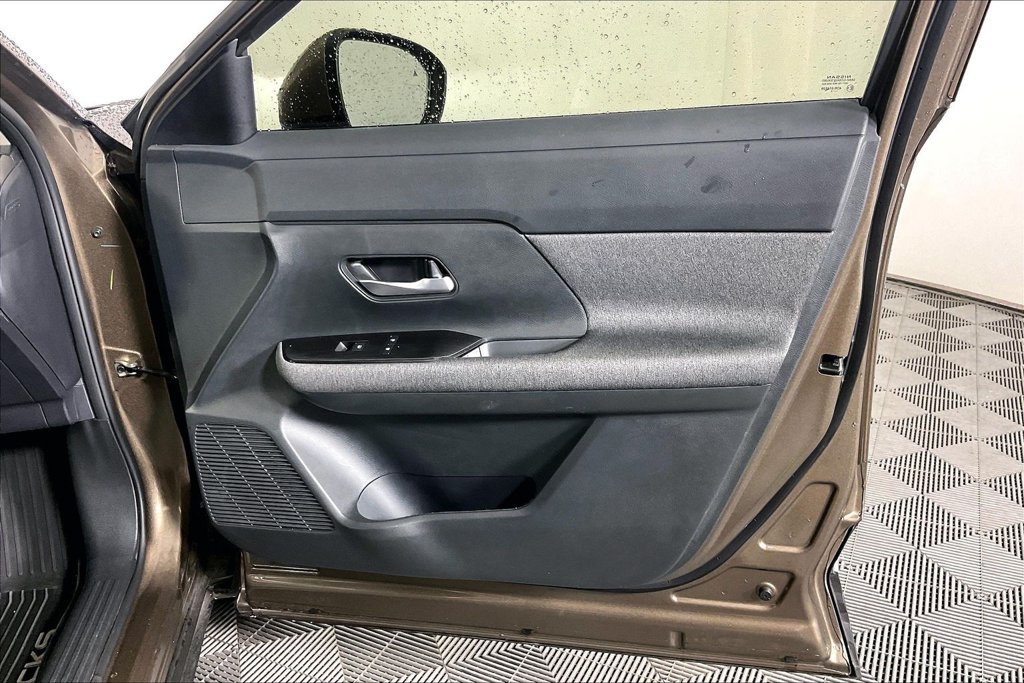 Used 2025 Nissan Kicks SV AWD/4WD image 21