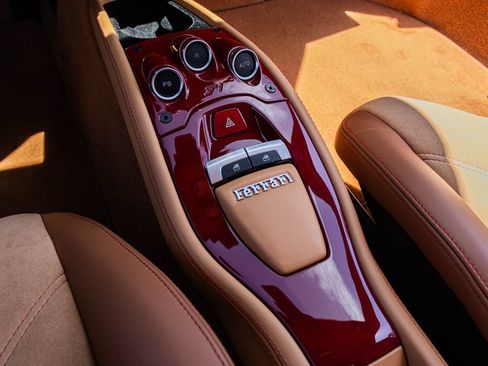 Used 2013 Ferrari 458 Italia Coupe RWD image 5
