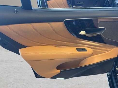 Certified 2022 Lexus LS 500 AWD image 13