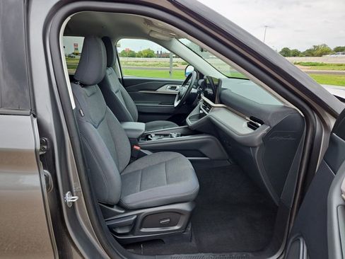 Used 2025 Ford Explorer Active AWD/4WD image 22