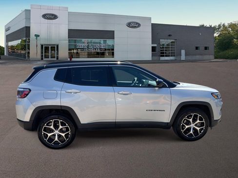Used 2024 Jeep Compass Limited AWD/4WD image 10