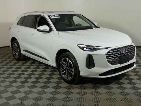 Certified 2025 Audi Q5 2.0T Premium Plus w/ Premium Plus image 1