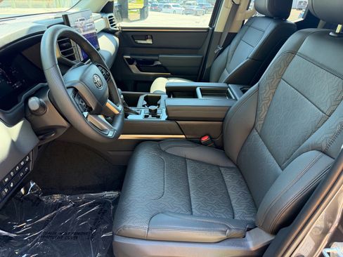 Used 2024 Toyota Tundra Limited AWD/4WD image 33