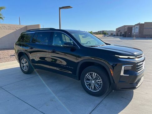 Used 2026 Chevrolet Traverse LT w/ Driver Confidence Package FWD image 4