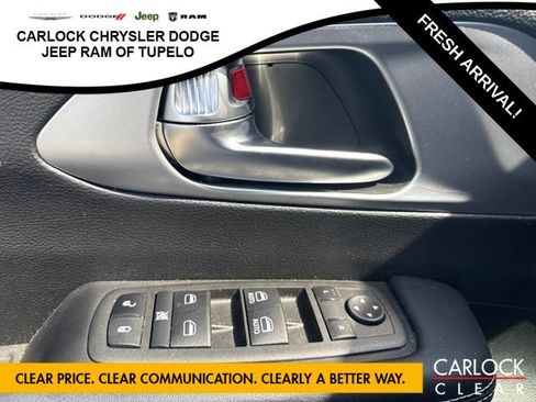 Used 2022 Chrysler Pacifica Touring FWD image 11