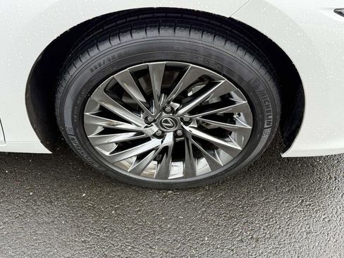 Used 2024 Lexus ES 300h Ultra Luxury image 7