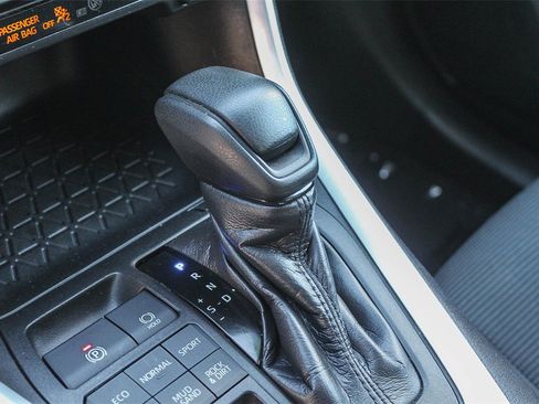 Used 2021 Toyota RAV4 LE image 24