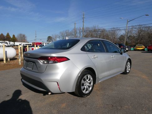 Used 2021 Toyota Corolla LE image 5