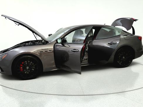 Used 2023 Maserati Ghibli Modena RWD image 11