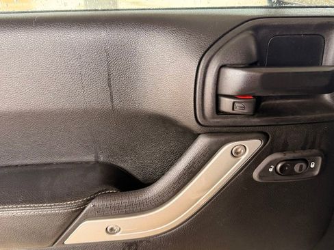 Used 2017 Jeep Wrangler Unlimited Rubicon AWD/4WD image 29