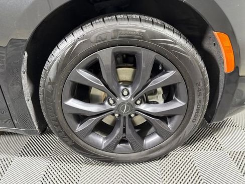 Used 2020 Chrysler Pacifica Touring w/ S Appearance Package image 9