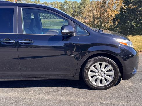 Used 2017 Toyota Sienna Limited Premium image 18