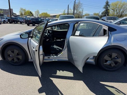 New 2026 Toyota Prius Plug-In Hybrid image 17