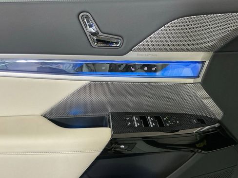 Certified 2025 BMW 760i xDrive w/ Luxury Rear Seating Package AWD/4WD image 18