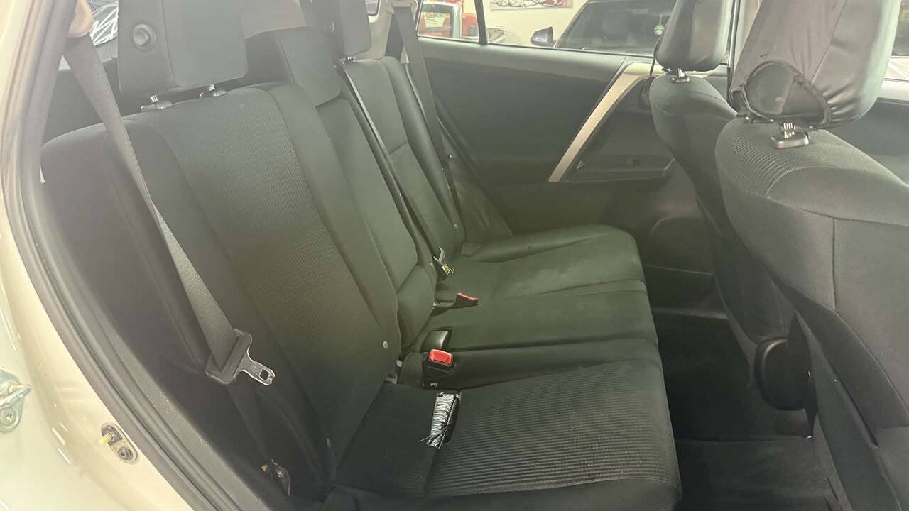 Used 2015 Toyota RAV4 LE FWD image 13