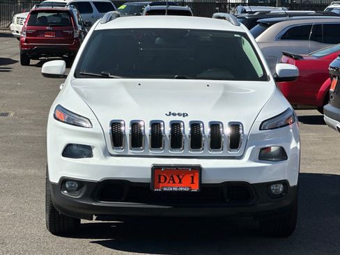 Used 2018 Jeep Cherokee Latitude Plus AWD/4WD image 10