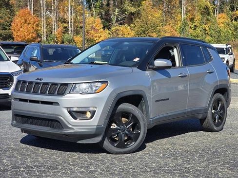 Used 2020 Jeep Compass Latitude image 2
