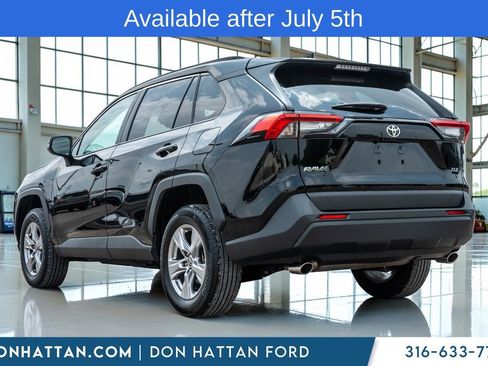 Used 2024 Toyota RAV4 XLE FWD image 32