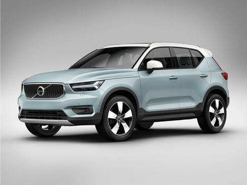 Used 2021 Volvo XC40 T5 Momentum AWD/4WD image 1