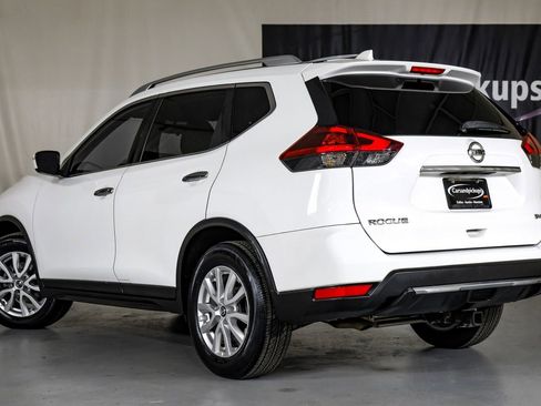 Used 2018 Nissan Rogue SV image 10