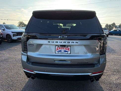 Used 2025 Chevrolet Suburban Premier AWD/4WD image 9