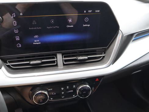 Used 2025 Chevrolet Trax LT w/ LT Convenience Package FWD image 6