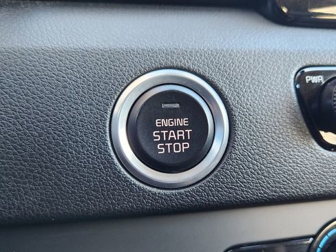 Used 2018 Kia Niro EX Premium image 11