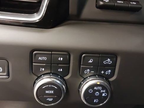Used 2025 GMC Sierra 3500 Denali w/ Technology Package AWD/4WD image 26
