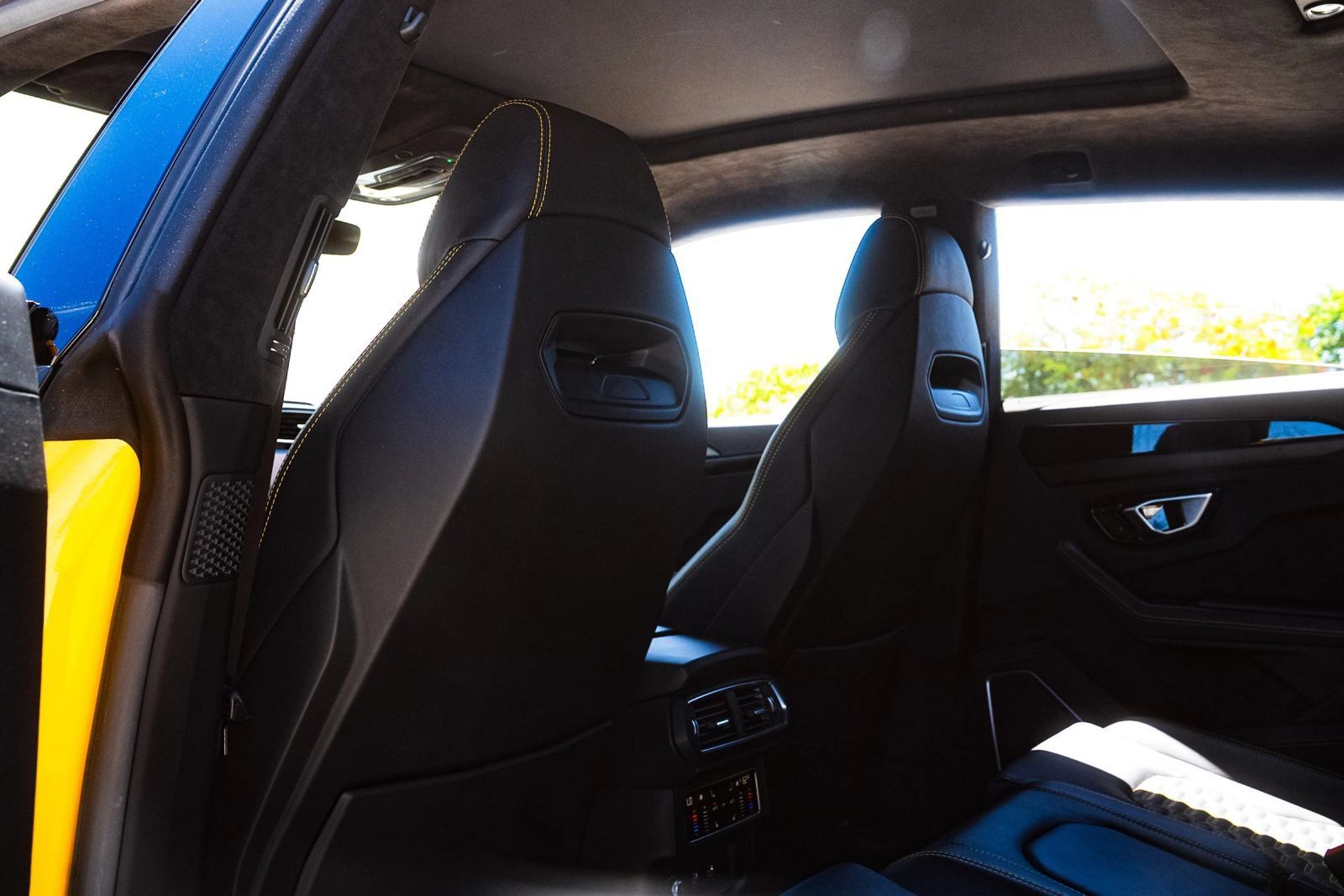 Used 2021 Lamborghini Urus AWD/4WD image 30