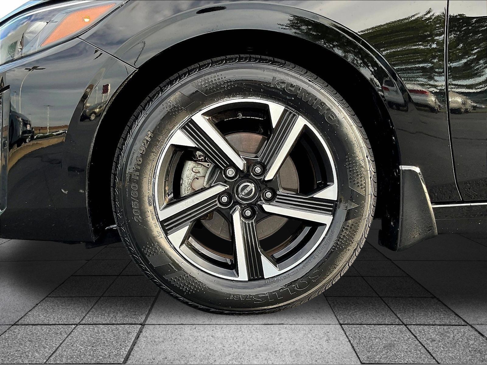 Certified 2024 Nissan Sentra SV FWD image 34