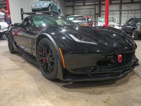 Used 2017 Chevrolet Corvette Z06 w/ Z07 Performance Package RWD image 12
