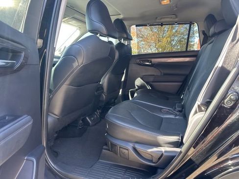 Used 2022 Toyota Highlander Limited AWD/4WD image 13