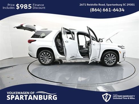 Used 2023 Chevrolet Traverse Premier image 41