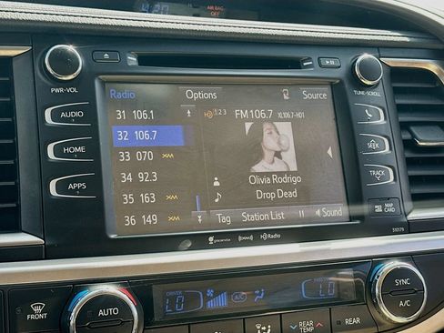 Used 2018 Toyota Highlander XLE AWD/4WD image 13