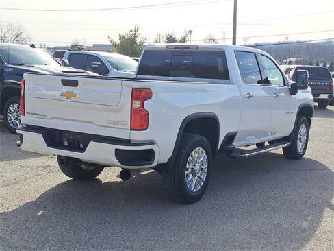 Used 2022 Chevrolet Silverado 2500 High Country w/ Safety Package II image 5