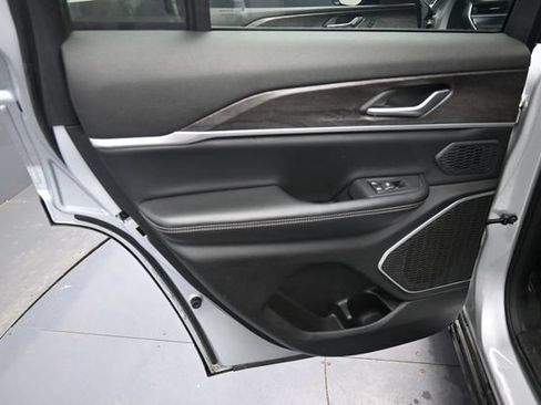Used 2024 Jeep Grand Cherokee Limited 4xe AWD/4WD image 37